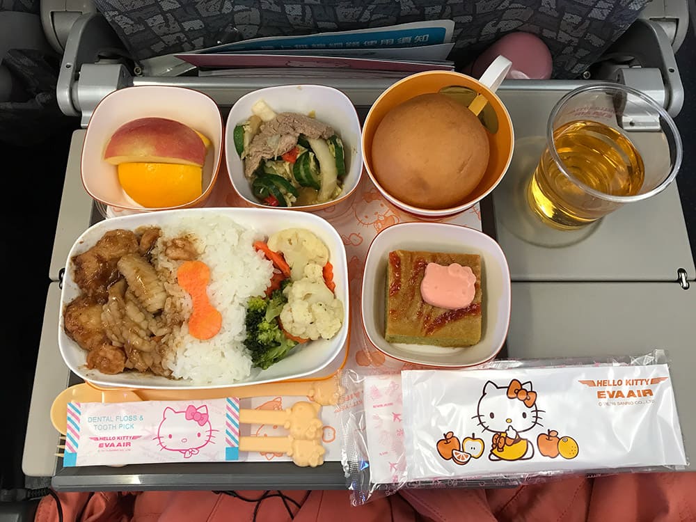 長榮 Hello Kitty機 飛機餐